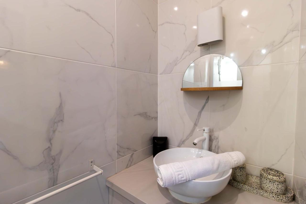 Apartment Center Of Paris By Studio Prestige Bagian luar foto