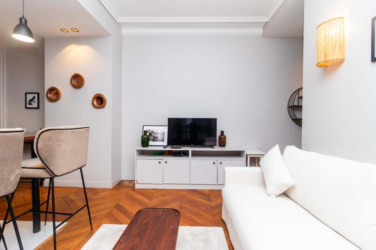 Apartment Center Of Paris By Studio Prestige Bagian luar foto